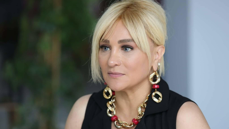 Sumqayıtlı aparıcı: Saray qaranlığa qərq olub