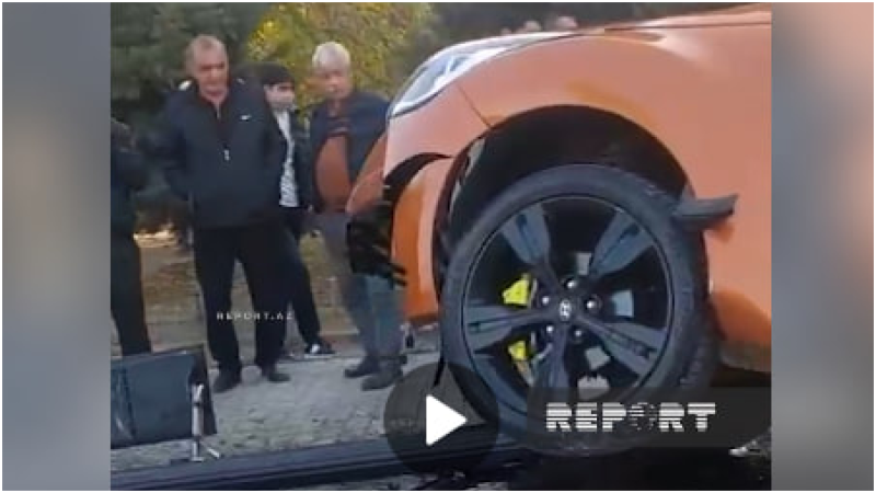 Sumqayıtda qəza - Maşın işıqfora ÇIRPILDI