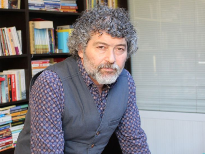 Məşhur yazar Sumqayıtda məhəllədən məhəlləyə qovulur...