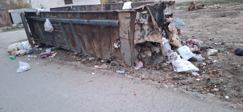 Sumqayıtda bağça və məktəblərin yanındakı XARABALIQ