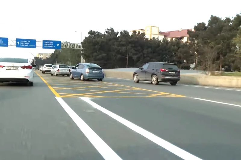 Bakı–Sumqayıt yolunda ikili vəziyyət - biri RAZI, digəri NARAZI