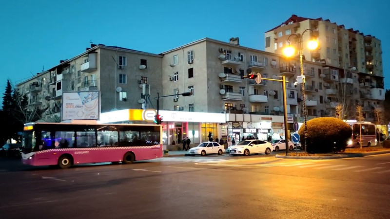 Sumqayıtda narkoman mağazada OĞURLUQ EDİB