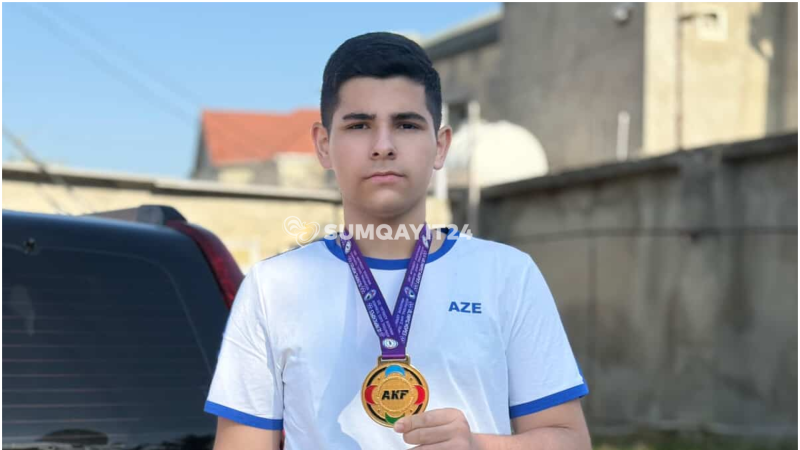 Yüksələn Ulduzlarda parlayan  məktəbli qızıl medal QAZANDI