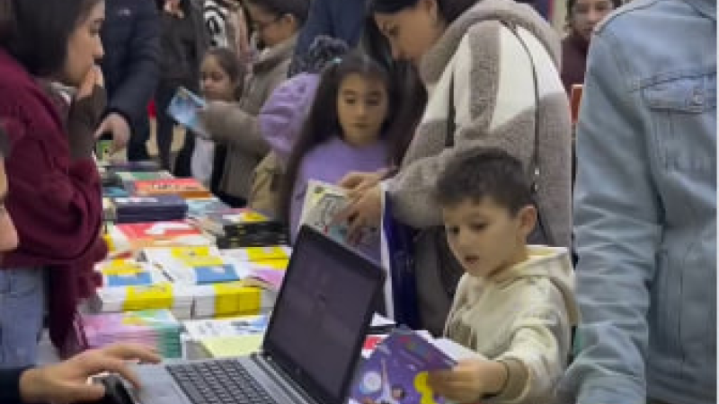 Kitabların sehrinə düşən Sumqayıt uşaqları