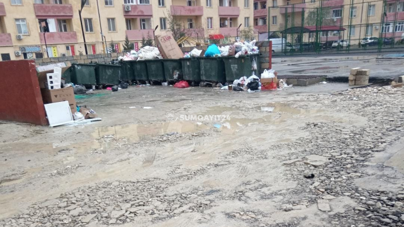 Saray MTK-nın həyəti bataqlığı xatırladır