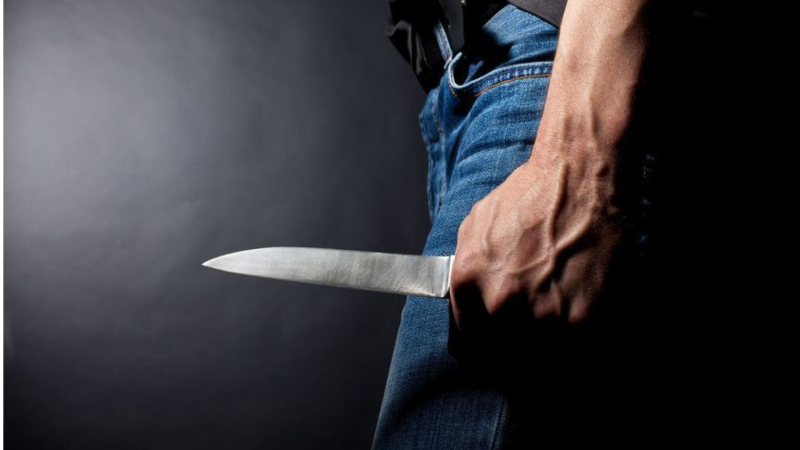 Sumqayıtda kişi tanışını bıçaqladı