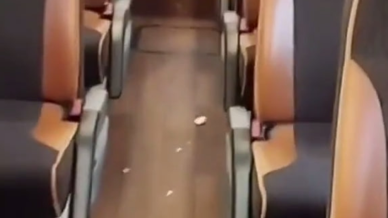 Bakı-Sumqayıt avtobusunu sərnişinlər zibilliyə çeviriblər