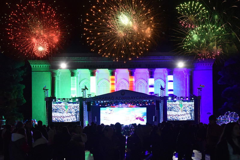 Tənqid Gəncədə nəticə verdi, Yeni il atəşfəşanlığı olacaq – bəs Sumqayıtda?