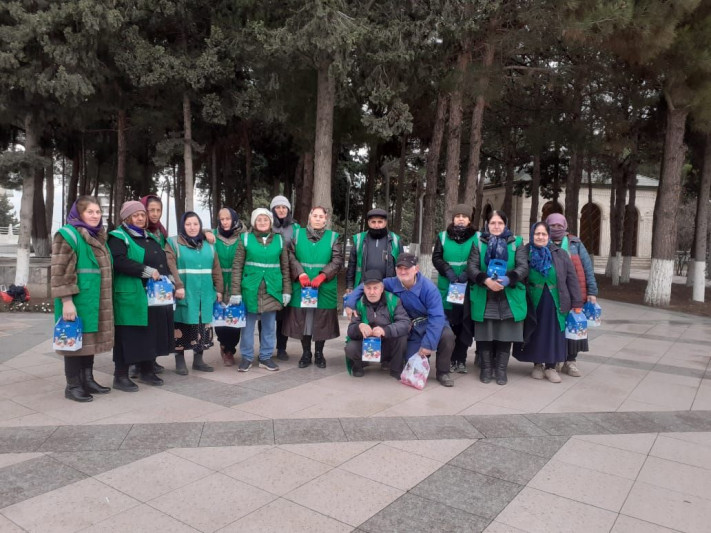 Sumqayıtda qurum əməkdaşlarına ŞİRNİYYAT HƏDİYYƏ EDİB