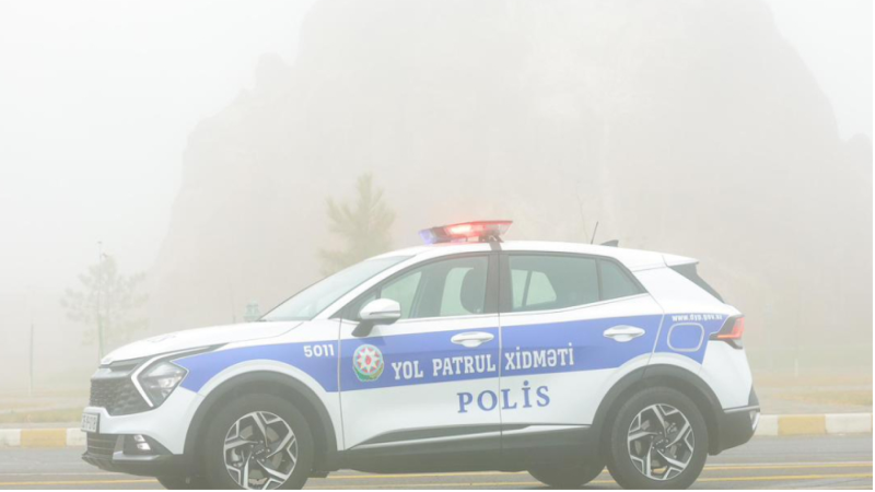 Polis dumanlı hava şəraiti ilə bağlı sürücülərə xəbərdarlıq edib