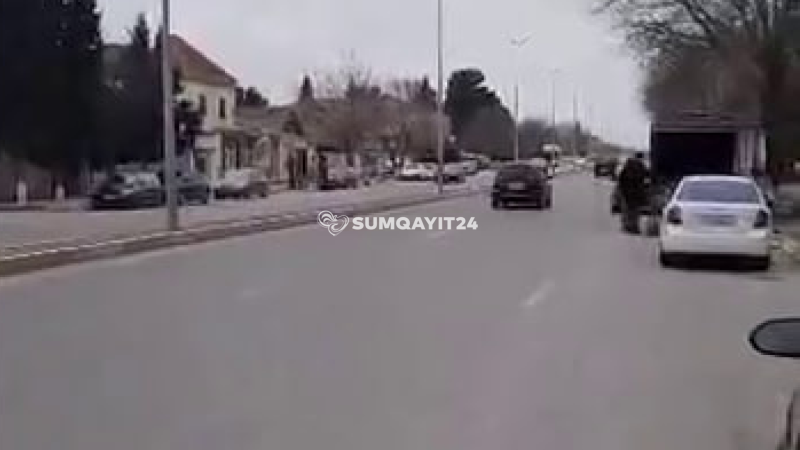 Sumqayıtda nəzarətsiz yol - Təhlükə dolu hərəkət