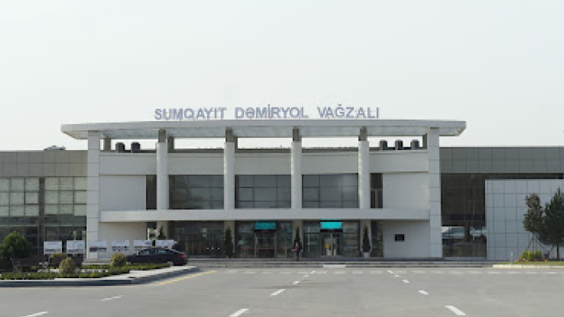 Sumqayıt vağzalında vətəndaşlar soyuqdan donur