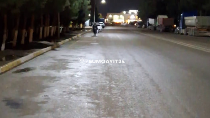 Sumqayıtda yüzlərlə insanın keçdiyi yolda TƏHLÜKƏ