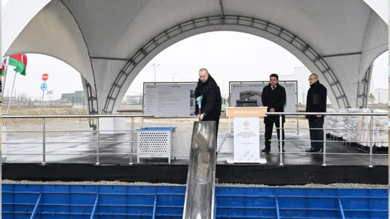 İlham Əliyev Sumqayıtda polipropilen və laminatlı kisə istehsalı müəssisəsinin təməlini qoyub