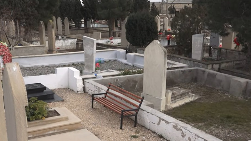 Sumqayıt qəbiristanlığında bazar açılıb