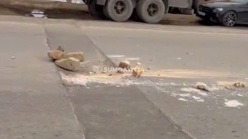 Sumqayıtda daşlarla bəzədilən RİSKLİ YOL