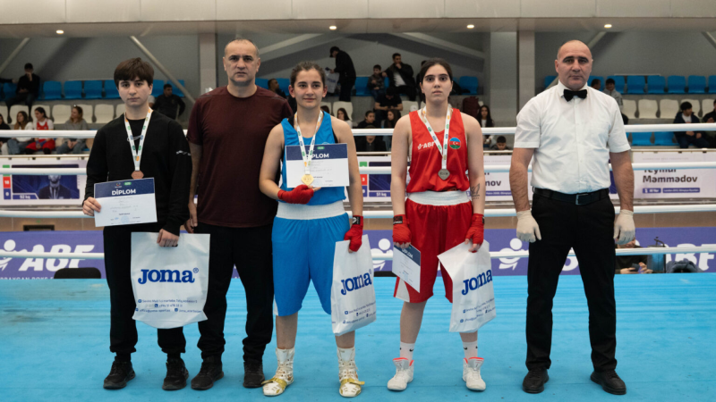 Sumqayıtın qız boksçusu ÇEMPİON oldu