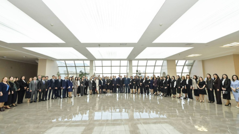 Emin Əmrullayev yeni təyin olunmuş məktəb direktorları ilə görüşüb