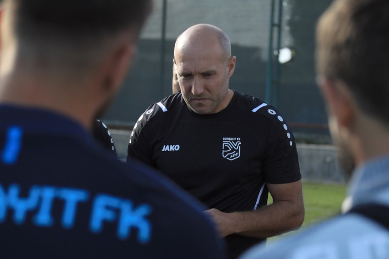 Neftçidən qovulan məşqçi Sumqayıta dönmək istəyir?