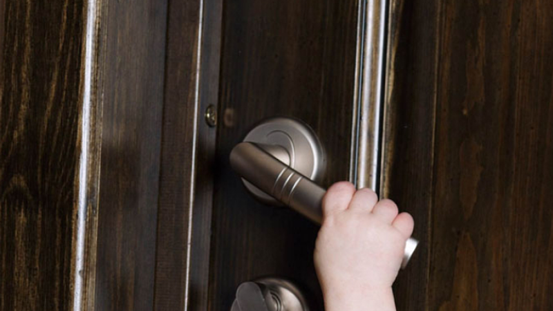 Sumqayıtda köməksiz vəziyyətdə qalan azyaşlı xilas edildi - VİDEO