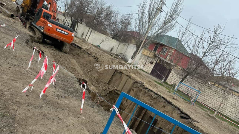 Kotecdə küçəni keçilməz hala salıb getdilər…