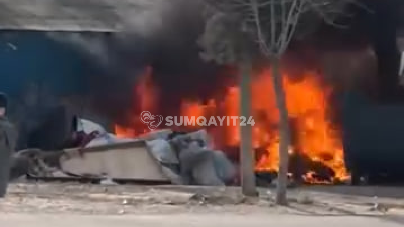 Sumqayıtda yaşayış binasının yaxınlığında YANĞIN