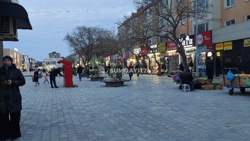Nizami meydanı zibilxanaya çevrilir…