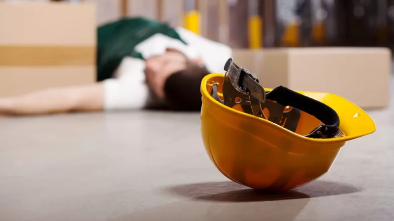 Sumqayıtda zavodda qəza- kişi qadını avtokarla vurdu