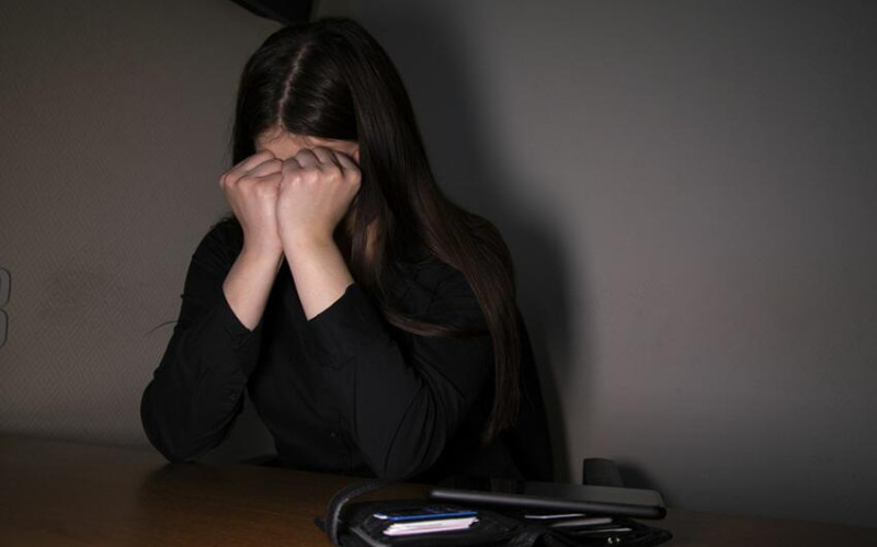 Sumqayıtda qadın qonşusunun barmağını sındırdı - TƏFƏRRÜAT