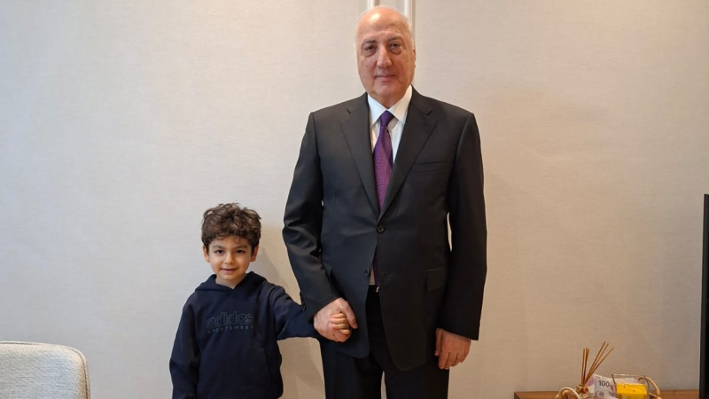 Zakir Fərəcov qəhrəmanlarımızın əmanətləri ilə görüşüb