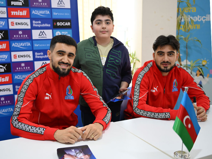 Məşhur futbolçular Sumqayıt gənclərini sevindiriblər