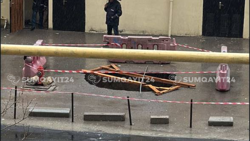 Sumqayıtda indi də yol çökdü