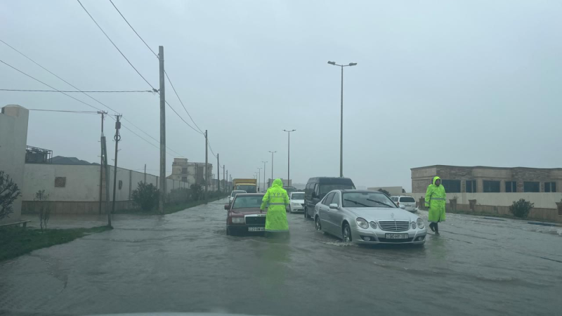 Sumqayıtda polis yağışlı havada fasiləsiz xidməti davam etdirir
