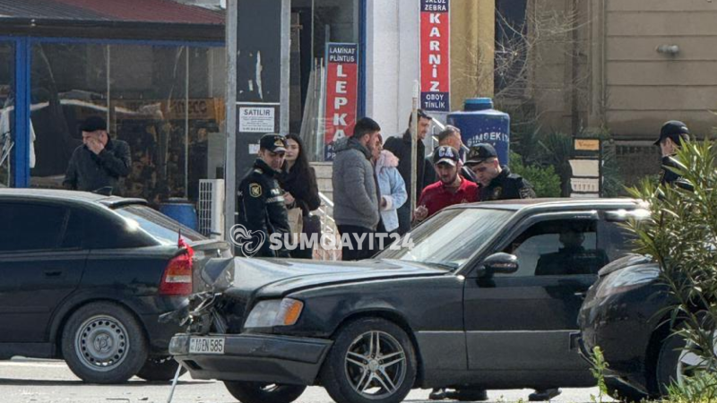 Sumqayıtda qəza: İki avtomobil toqquşdu