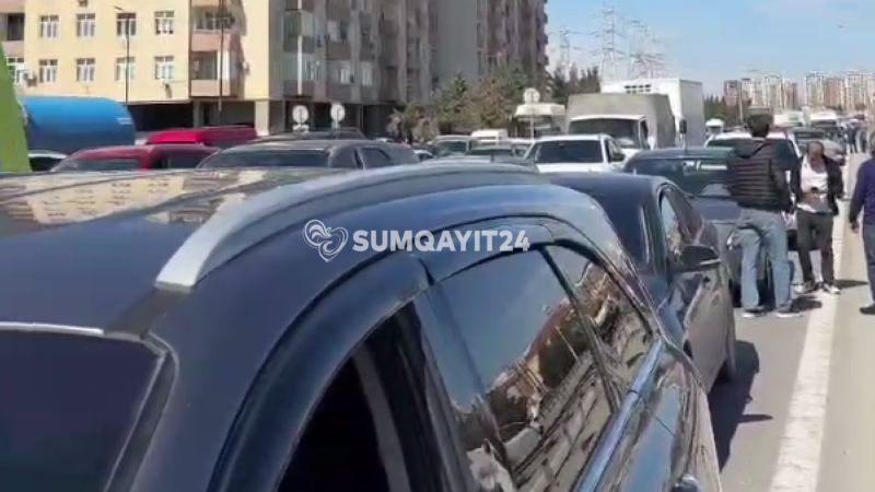 Bakı-Sumqayıt yolu dayanıb