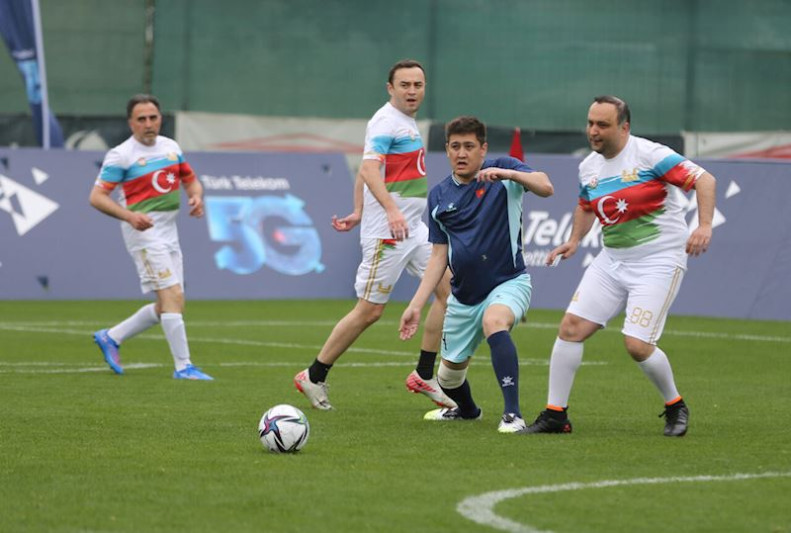 Sumqayıtın deputatı gücünü futbolda sınadı