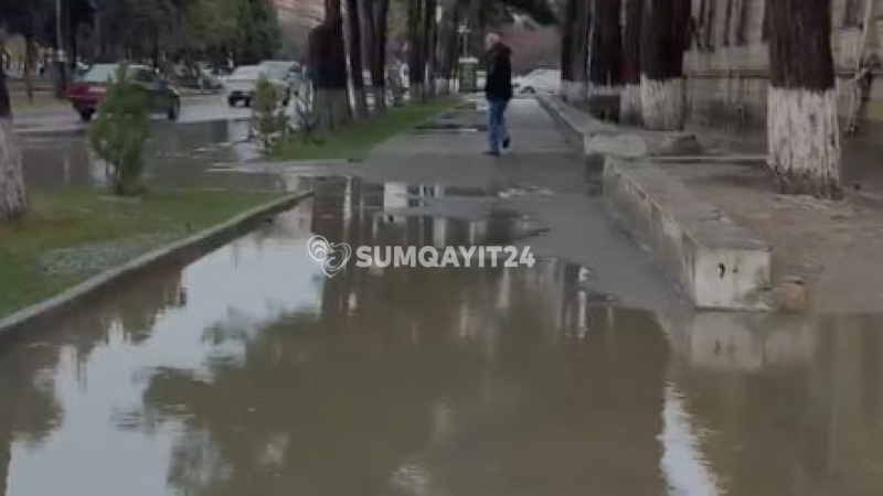 Sumqayıt yağış sularına bürünüb