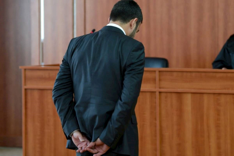 Sumqayıtda kürəkən gəlinin əmisini döydü