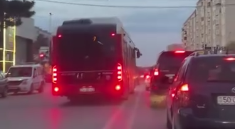 7 nömrənin sürücüsü yola protiv girdi