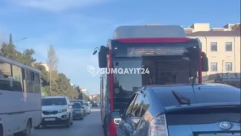 7 nömrənin sürücüləri şəhərdə at oynadırlar