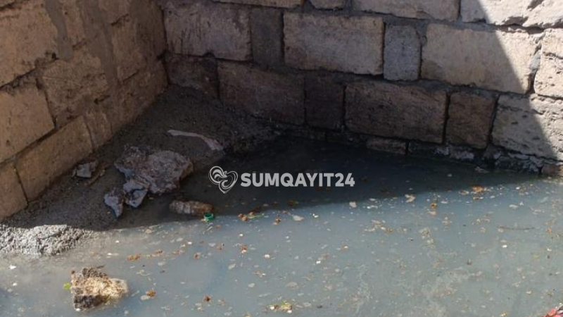 Kanalizasiya daşdı, içməli su yararsız oldu – Sumqayıtda narazılıq