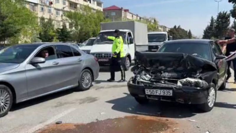 Sumqayıtda 4 maşın toqquşdu - Yaralananlar var