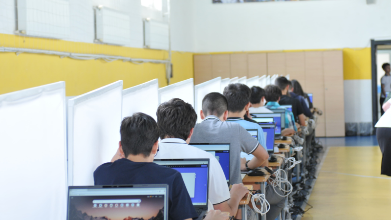 Sumqayıt məktəbliləri yenə medalları topladılar