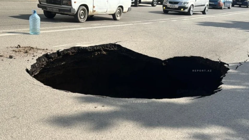 Sumqayıtda avtomobil yolu çöküb