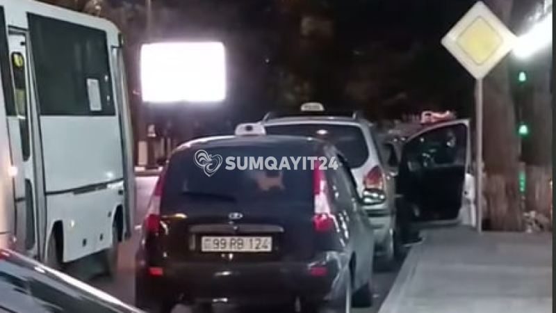 Sumqayıtda taksilər dayanacağı zəbt edib
