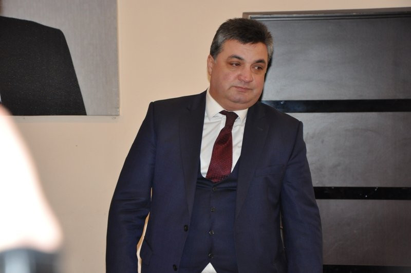 Onu öldürmək istədilər, qazandığı maşını internata bağışladı - Sumqayıtlı meyxanaçı