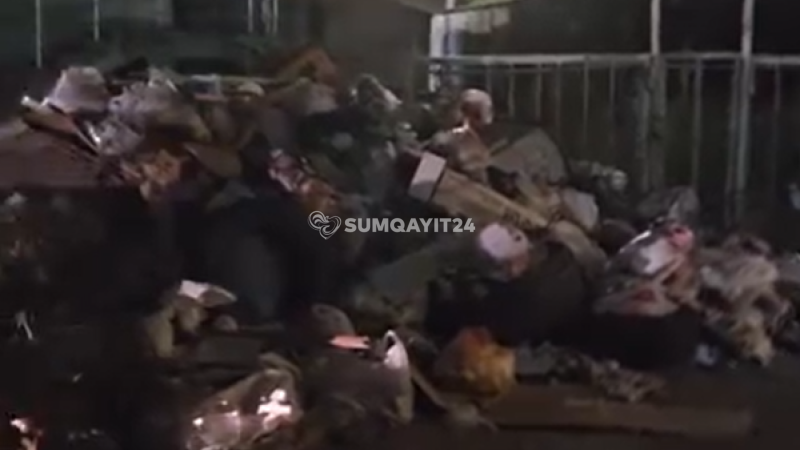 Sumqayıtda zibil dağı yaranıb