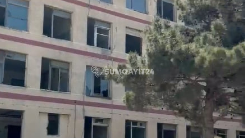 Sumqayıtda təhlükəyə çevrilən yaşayış binası