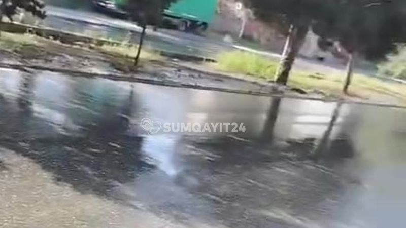 Sumqayıtda küçəni çirkab sular zəbt edib