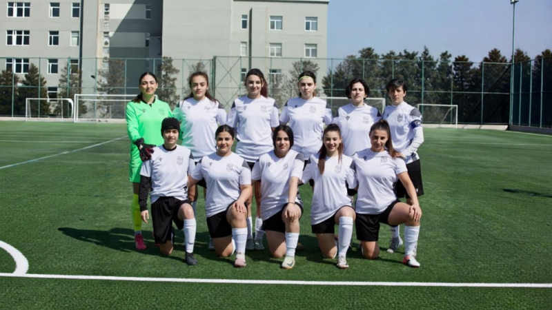 Sumqayıtın xanım futbolçuları MÜKAFATLANDIRILIB